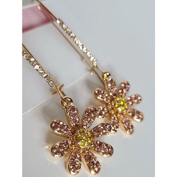 🌸 BETSEY JOHNSON Daisy Flower Shepherd Hook Pink Crystal Dangle Earrings NEW - Picture 5 of 14